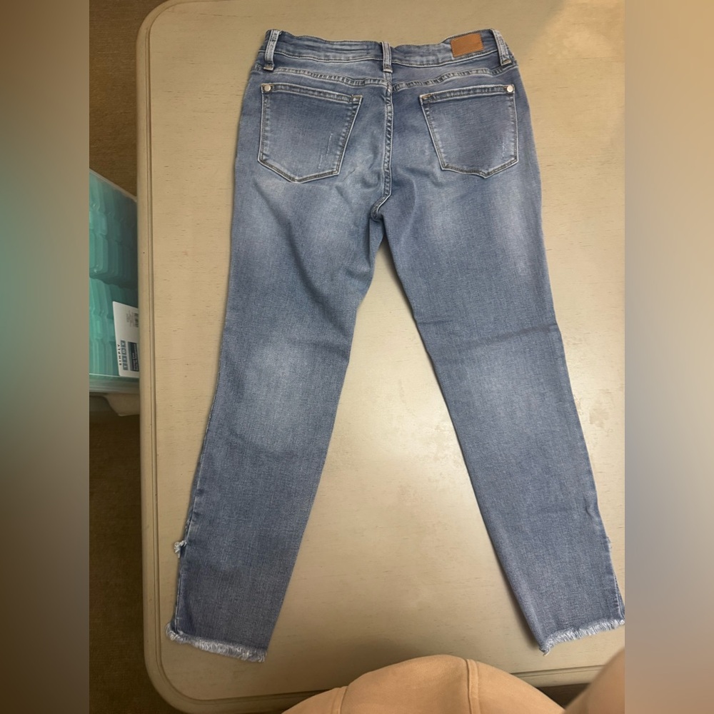 Judy Blue Light Wash skinny tulip hem Jeans size 7 or 28 EUC - Picture 6 of 9